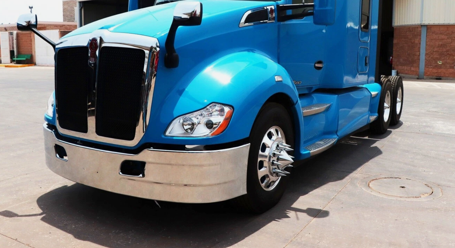 Kenworth T680 17" Aero Chrome Bumper - Image 2